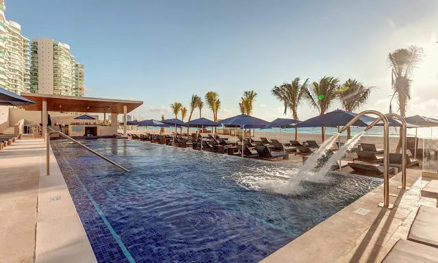 Bilder från hotellet Royalton CHIC Suites Cancun - nummer 1 av 22