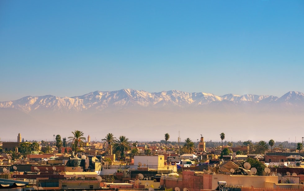 Hustakene i Marrakech med Atlasfjellene i bakgrunnen.