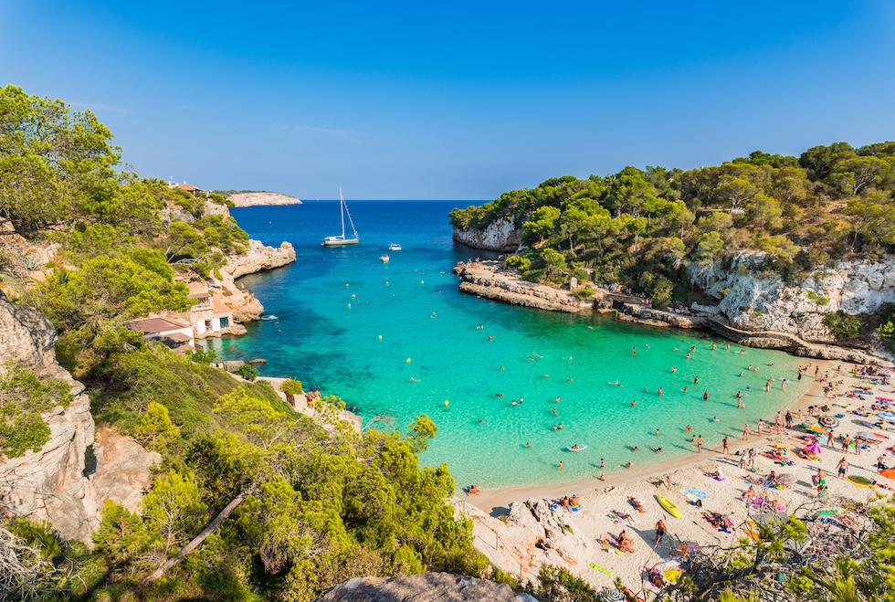 Cala Llombards på Mallorca er en av svært mange vakre strender på den populære øya.