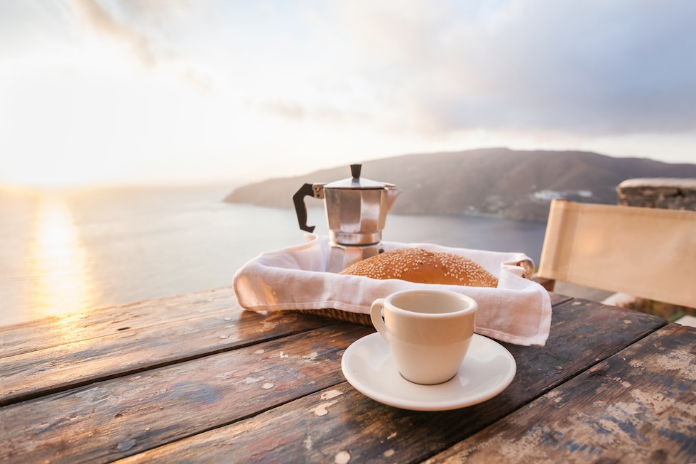 En god kopp kaffe og frokost med utsikt. De gode tingene i livet trenger ikke koste stort.