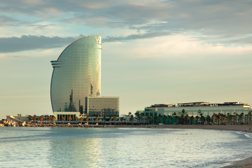 Barcelona er inspirerende og vakker med et levende byliv som i sommermånedene leves ute på gatene og strendene.