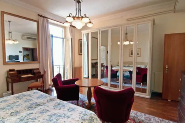 Bilder från hotellet Grand Hotel Londra - nummer 1 av 10