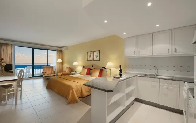 Bilder från hotellet Royal Orchid - nummer 1 av 100