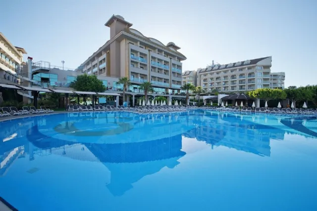 Bilder från hotellet Aydinbey Kings Palace Spa and Resort Hotel - nummer 1 av 10
