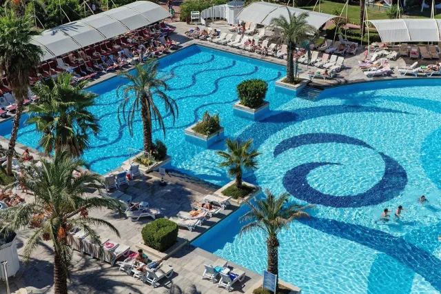 Bilder från hotellet Crystal Admiral Resort Suites and Spa - nummer 1 av 12