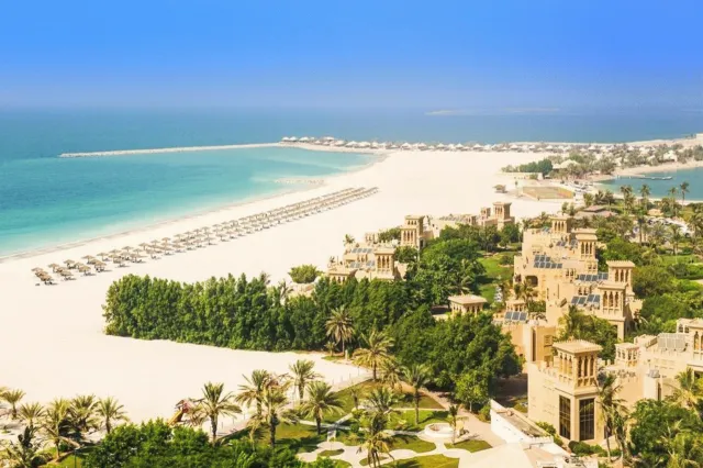 Bilder från hotellet Al Hamra Beach and Golf Resort - nummer 1 av 28
