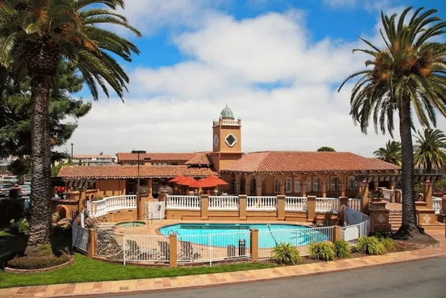 Bilder från hotellet SFO El Rancho Inn SureStay Collection by Best Western - nummer 1 av 47