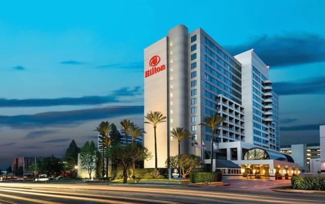 Bilder från hotellet Hilton Woodland Hills / Los Angeles - nummer 1 av 79