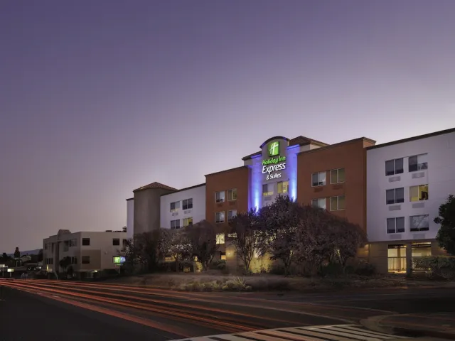 Bilder från hotellet Holiday Inn Express Suites Belmont by IHG - nummer 1 av 27