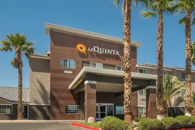Bilder från hotellet La Quinta Inn & Suites by Wyndham Las Vegas Nellis - nummer 1 av 50