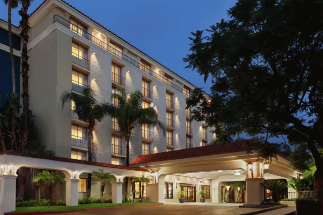 Bilder från hotellet Embassy Suites by Hilton Arcadia Pasadena Area - nummer 1 av 38