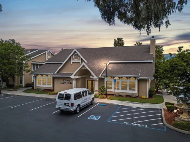 Bilder från hotellet Chase Suite Hotel Newark-Fremont - nummer 1 av 43