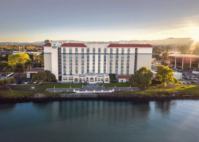 Bilder från hotellet Embassy Suites by Hilton San Francisco Airport Waterfront - nummer 1 av 55