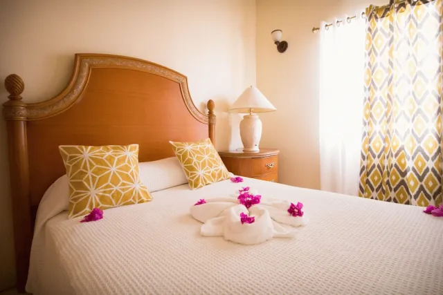 Bilder från hotellet Connie's Comfort Suites - nummer 1 av 100