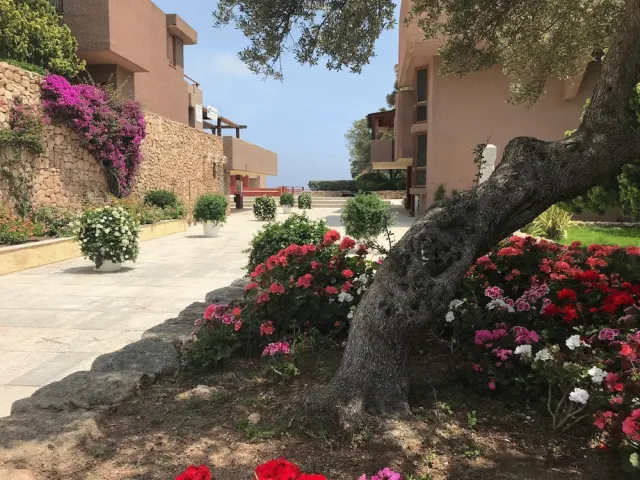 Bilder från hotellet Centro Vacanze Cugnana Verde - nummer 1 av 32
