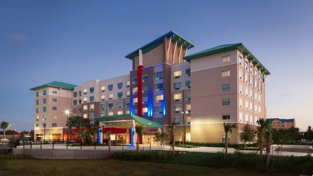Bilder från hotellet Holiday Inn Express & Suites Orlando at SeaWorld, an IHG Hotel - nummer 1 av 63