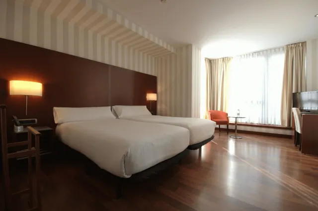 Bilder från hotellet Hotel Zenit Conde De Borrell - nummer 1 av 42
