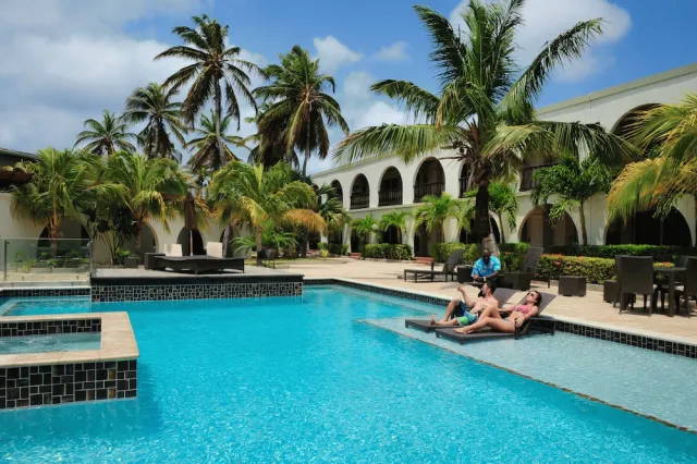 Bilder från hotellet Talk of the Town Hotel and Beach Club - nummer 1 av 67
