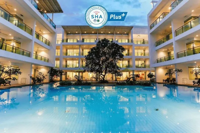 Bilder från hotellet The Old Phuket - Karon Beach Resort - nummer 1 av 57