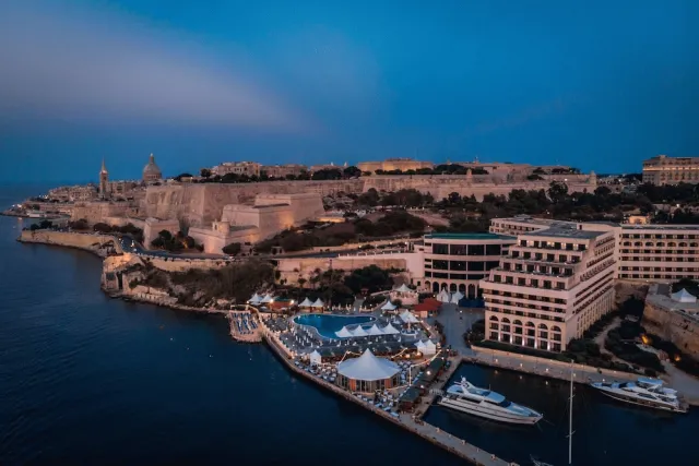 Bilder från hotellet Grand Hotel Excelsior - nummer 1 av 95