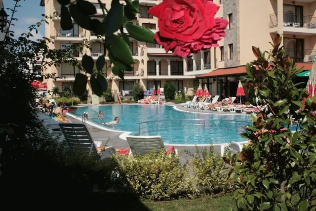 Bilder från hotellet Rose Village - nummer 1 av 61