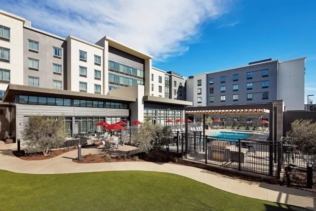 Bilder från hotellet Hampton Inn Long Beach Airport - nummer 1 av 35