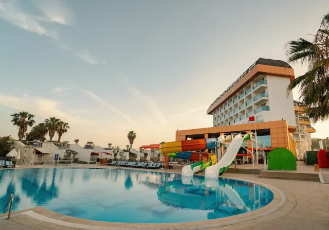 Bilder från hotellet Throne Beach Resort & Spa - nummer 1 av 74