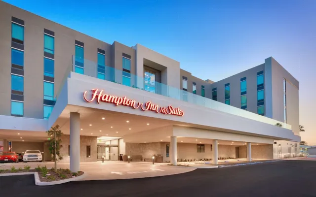 Bilder från hotellet Hampton Inn & Suites Anaheim Resort Convention Center - nummer 1 av 40