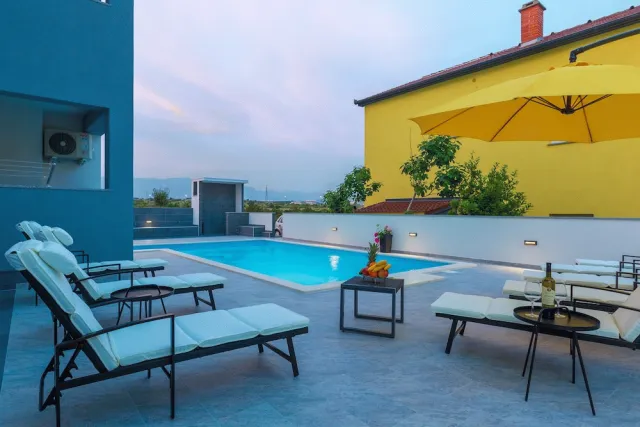 Bilder från hotellet Pool Apartments Privilege - nummer 1 av 10