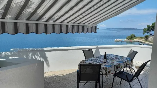 Bilder från hotellet Apartment Located Directly on the Sea, With sea Views and Stunning Views - nummer 1 av 28