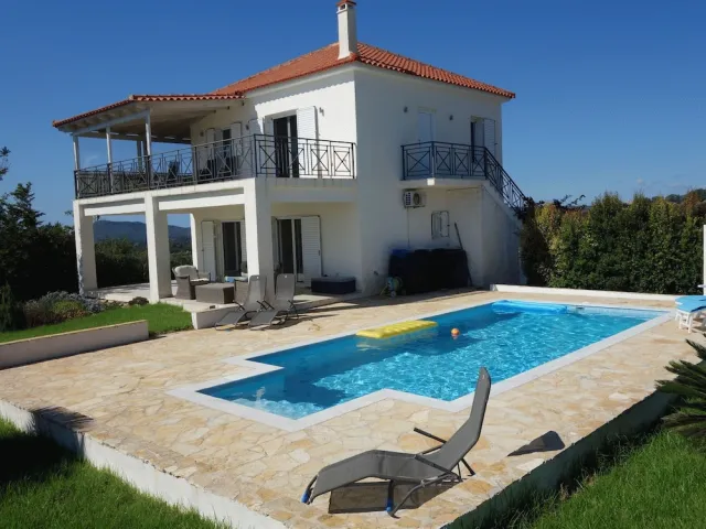 Bilder från hotellet Elegant Villa in Evangelismos with Pool & Garden near Sea Beach - nummer 1 av 19