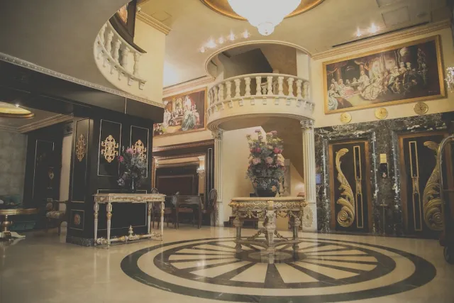 Bilder från hotellet Queen's Suite Hotel - nummer 1 av 79