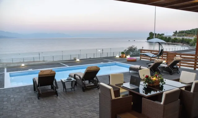 Bilder från hotellet Aurora Luxury Retreat - Beachfront & Private Pool - nummer 1 av 27