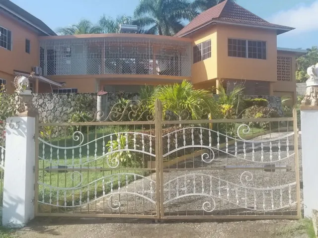 Bilder från hotellet Holiday House at Villa Montego - nummer 1 av 78