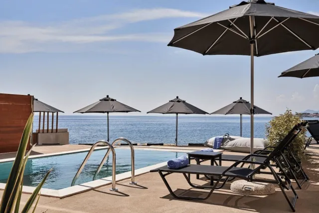Bilder från hotellet Beachfront Alassa Villas With Private Pools - nummer 1 av 28