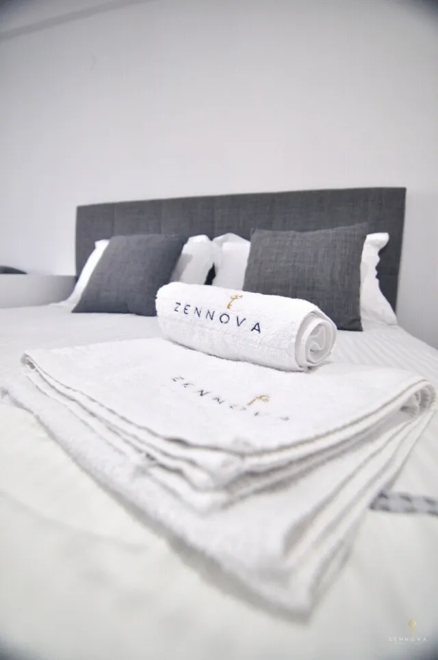 Bilder från hotellet Zennova Sirene Luxury Studios - nummer 1 av 42