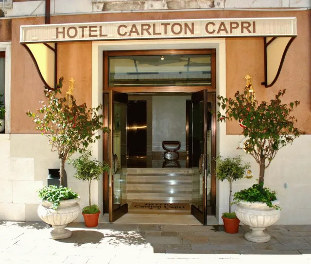 Bilder från hotellet Carlton Capri Hotel - nummer 1 av 15