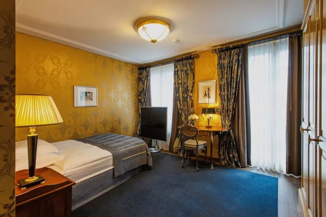 Bilder från hotellet Grand Hotel Les Trois Rois - nummer 1 av 10