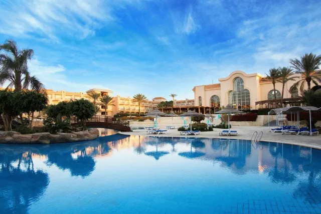 Bilder från hotellet Pyramisa Sahl Hasheesh Beach Resort - nummer 1 av 18