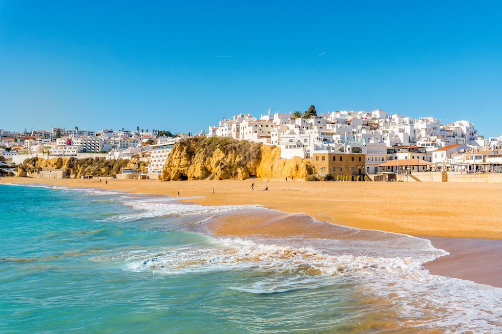 Albufeira er bare en av mange vakre byer på Algarvekysten
