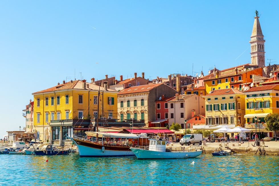Vakre, fargerike Rovinj ligger på Istria-halvøya i Kroatia