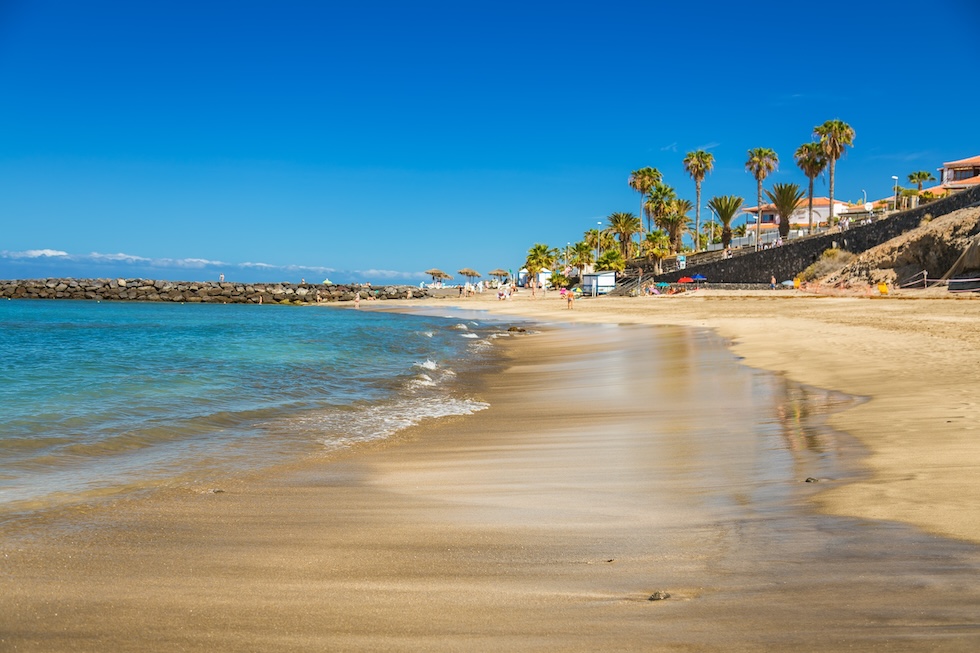 Playa del Duque er en av mange flotte strender på sydsiden av Tenerife