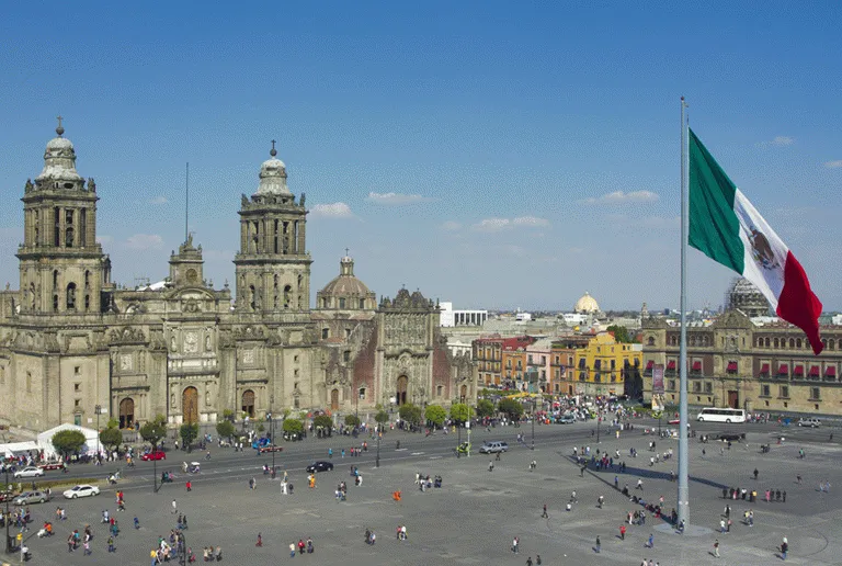 Plaza de la Constitución i Mexico City är ett av världens största torg 