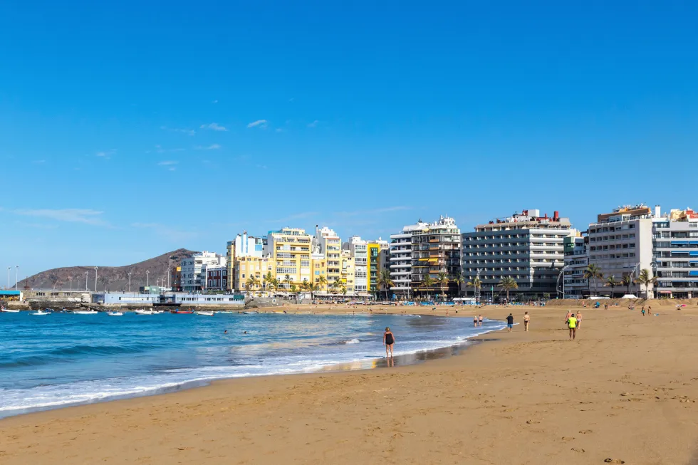 Las Canteras-stranden ligger mitt i huvudstaden Las Palmas 